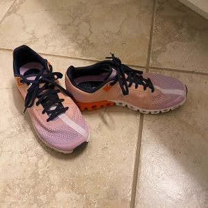 Like new womens on cloudflow running shoe